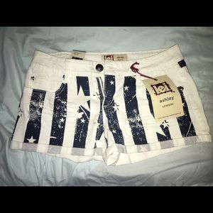 Lei Shorts Size 5