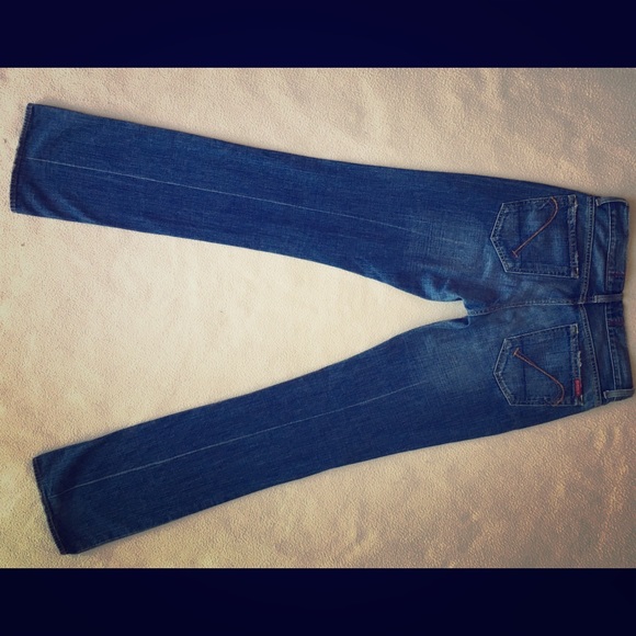 Guess Bootcut/ Mid Rise jeans size 27