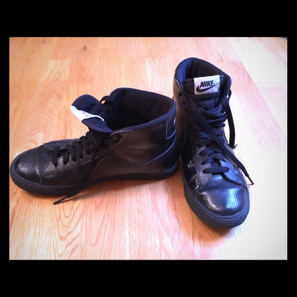Nike Blazers sz7