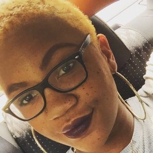 Meet your Posher, Dominique