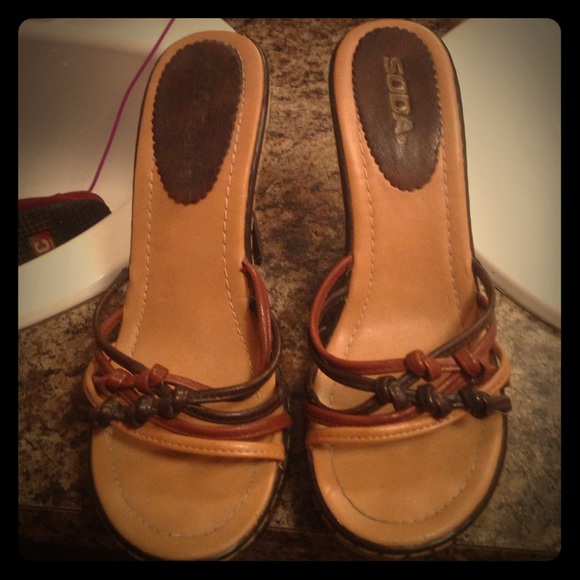SIZE 7 SODA SANDLE HIGH HEELS