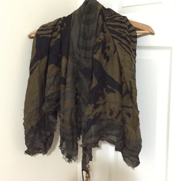ZEBRA STRIPE PRINT SCARF