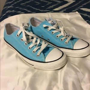 Converse shoes size 7