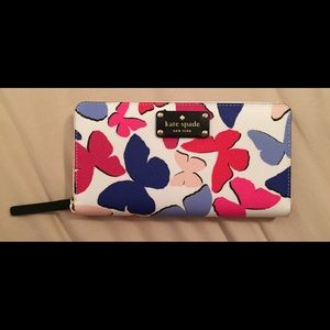 (SOLD) Kate spade neda wallet