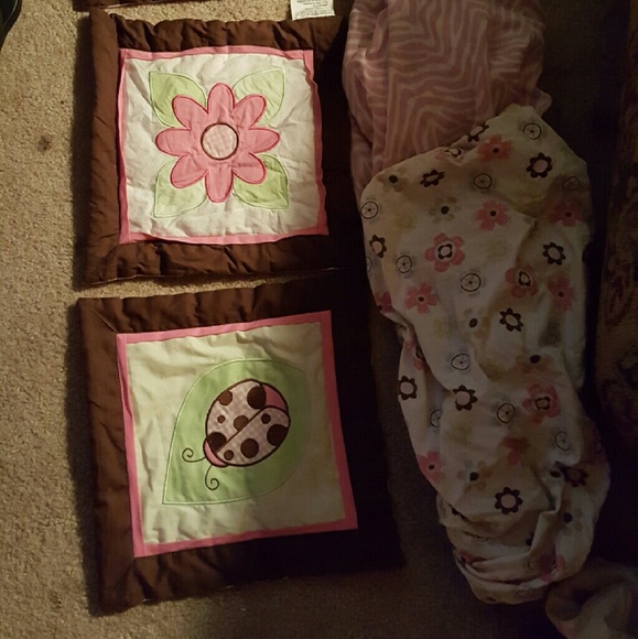 Crib set
