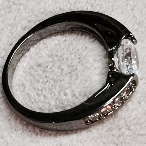 Elegant Lady Black Gold Big Round Mosaic Diamond - Picture 4 of 4