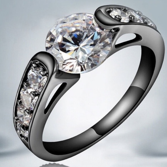 Jewelry - Elegant Lady Black Gold Big Round Mosaic Diamond