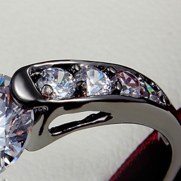 Elegant Lady Black Gold Big Round Mosaic Diamond - Picture 3 of 4