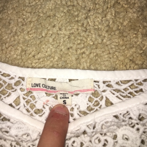 Lace flowy shirt - Picture 2 of 2