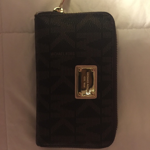 Michael Kora wallet