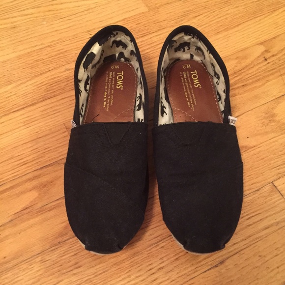 TOMS Shoes - TOMS black canvas slip-ons