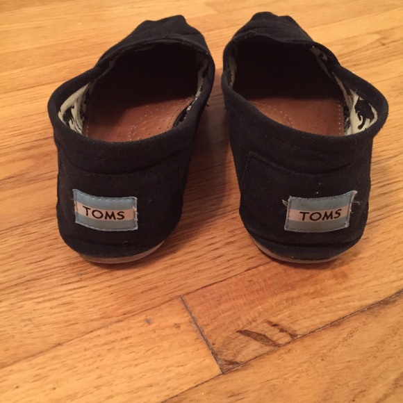 TOMS black canvas slip-ons - Picture 3 of 4