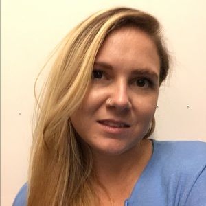 Meet your Posher, Caitlin