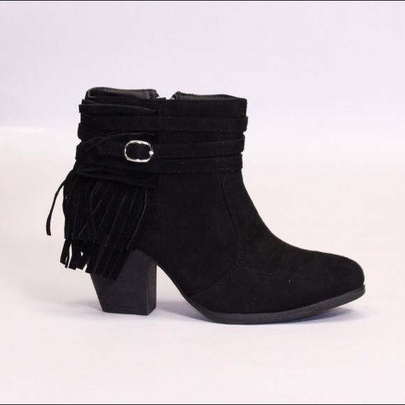 CARLY - Picture 3 of 4