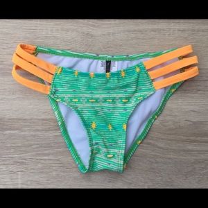 NWOT O'Neill Multi Strap Bikini Bottom