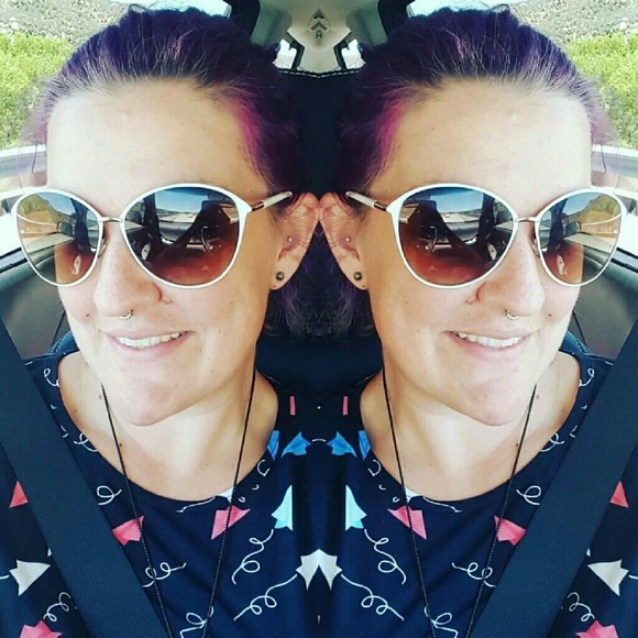 Meet your Posher, Elaine