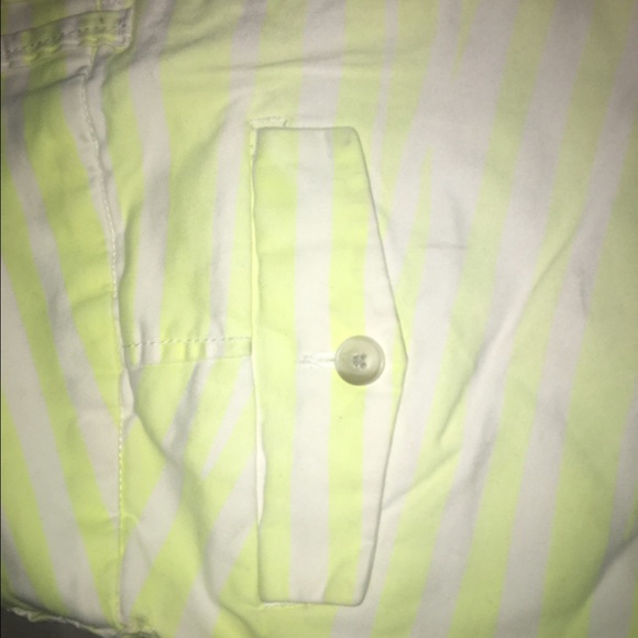 Stripped Khaki Shorts - Picture 3 of 4