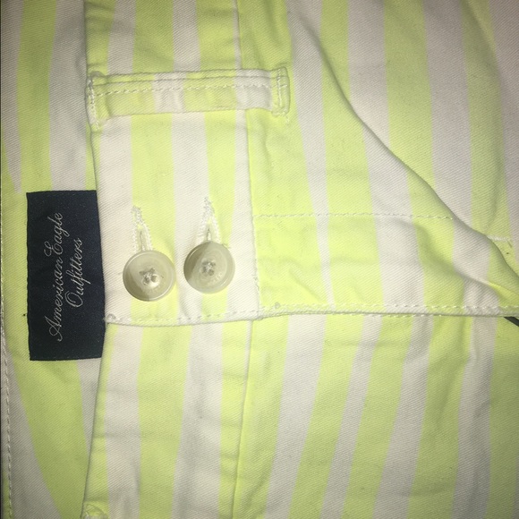 Stripped Khaki Shorts - Picture 4 of 4