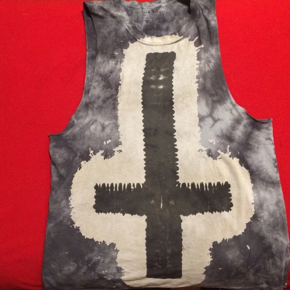 Cross Tee