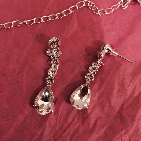 Fancy Jewelry Set - Picture 2 of 3