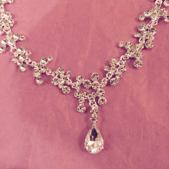 Fancy Jewelry Set - Picture 3 of 3
