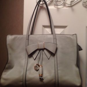 LARGE LIGHT GREY PURSE FROM BUCKLE