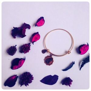 Bella Ryann "Q" Initial Bracelet