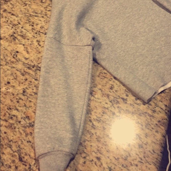 Semi-Cropped Comfy Cute Gray Sweater w/t Collar - Picture 2 of 4