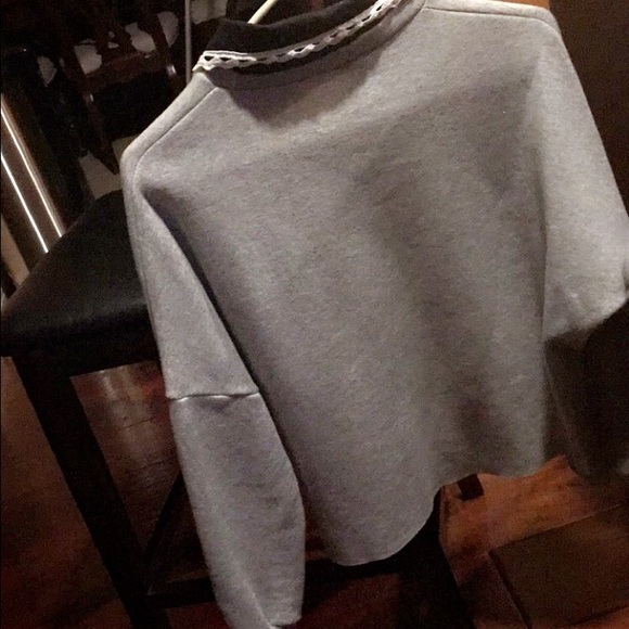Semi-Cropped Comfy Cute Gray Sweater w/t Collar - Picture 4 of 4