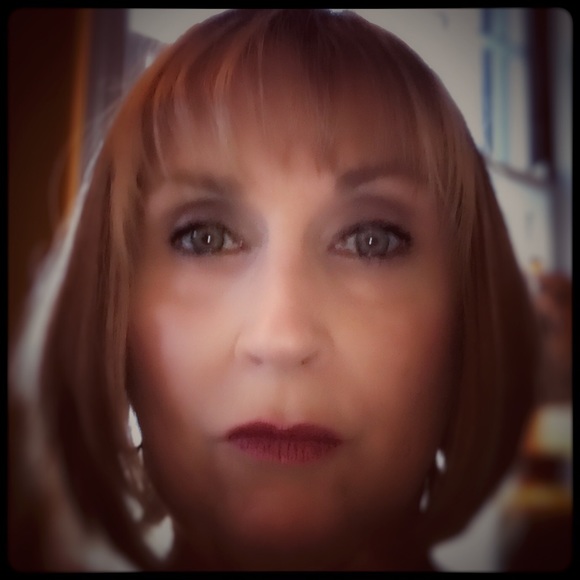 Meet your Posher, Debbie - Picture 4 of 4