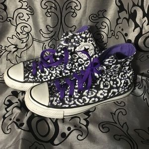 5.5 purple high top leopard print converse