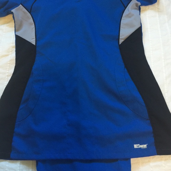 Grey's Anatomy Scrub Set - Picture 3 of 4