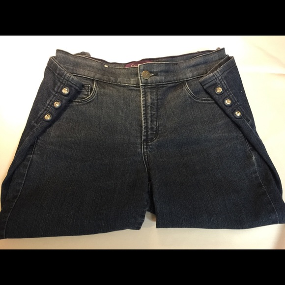 NYDJ capri jeans w/rhinestone detail at bottom 2P