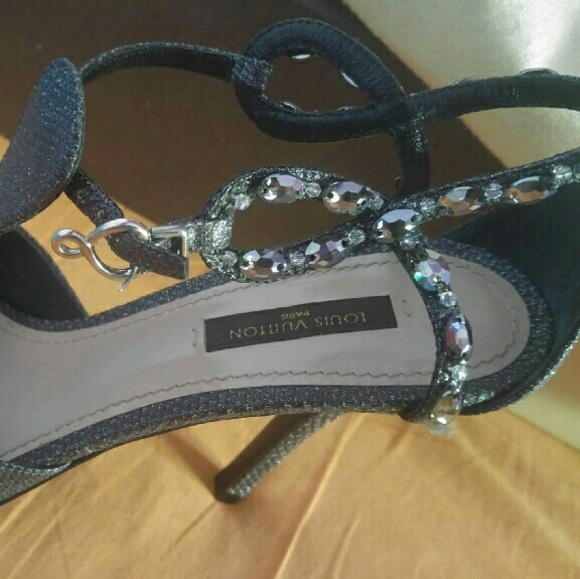 shoes - Picture 2 of 3