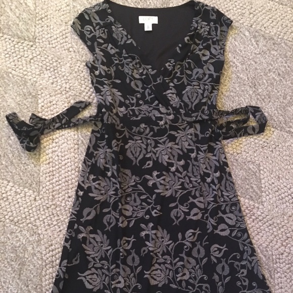 Loft sz 0P wrap dress. Functional Wrap. EUC