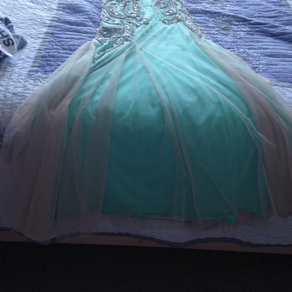 Gown - Picture 2 of 3