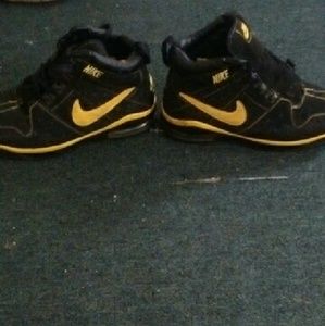 Black and yellow nike boots