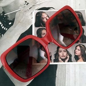 Tory Burch Square Framed Sunglasses