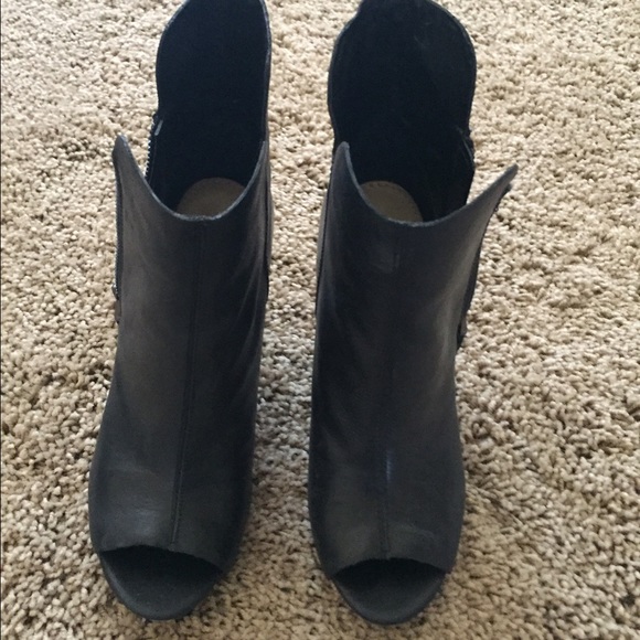Guess black leather peep toe ankle boot