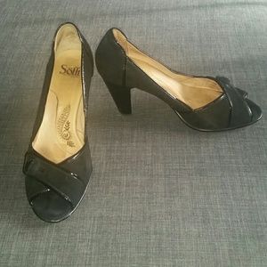 Sofft 4' black suede heels