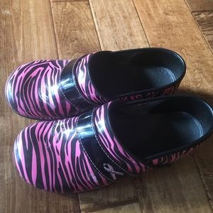 Pink zebra print Sanitas