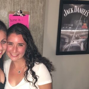 Meet your Posher, Hilary