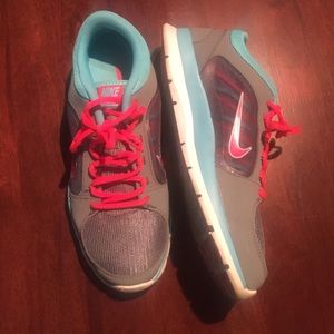 Nike women's tennis shoes