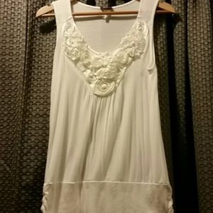 Agenda white sleeveless flower neck top M