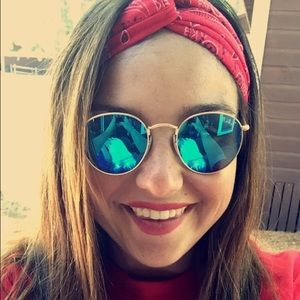 Meet your Posher, Alexis