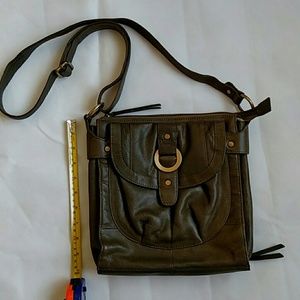 100% leather cross-body bag with adjustable strap