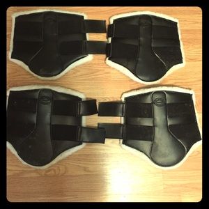 Set of 4 medium sport boots