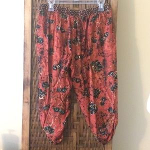3/4 leg Super cute print pant!