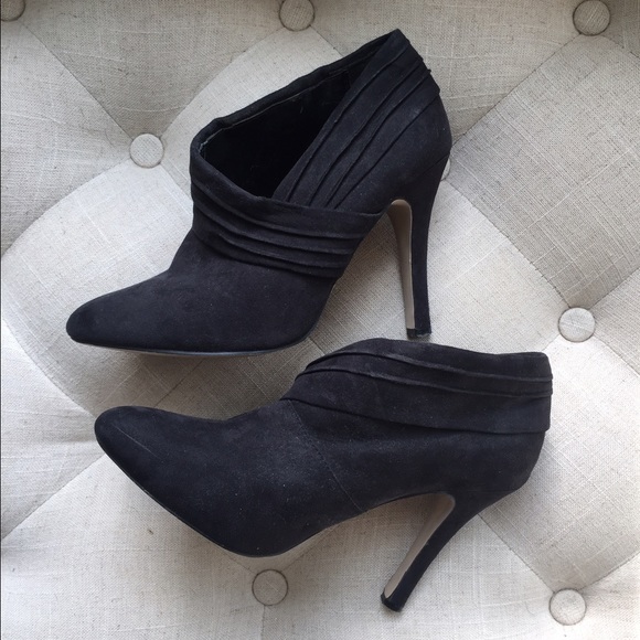 LIKE NEW - Liliana Black Suede-like Booties