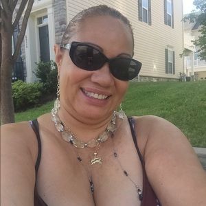 Meet your Posher, Cynthia